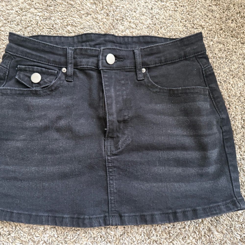 SHEIN black mini skirt